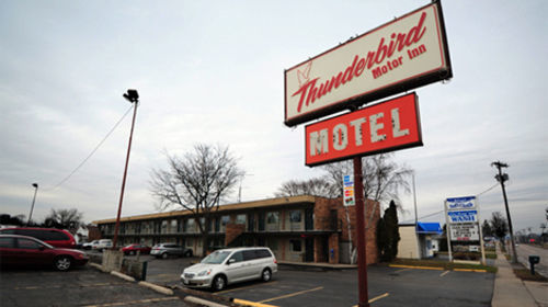 Thunderbird Motor Inn Baraboo Exterior foto